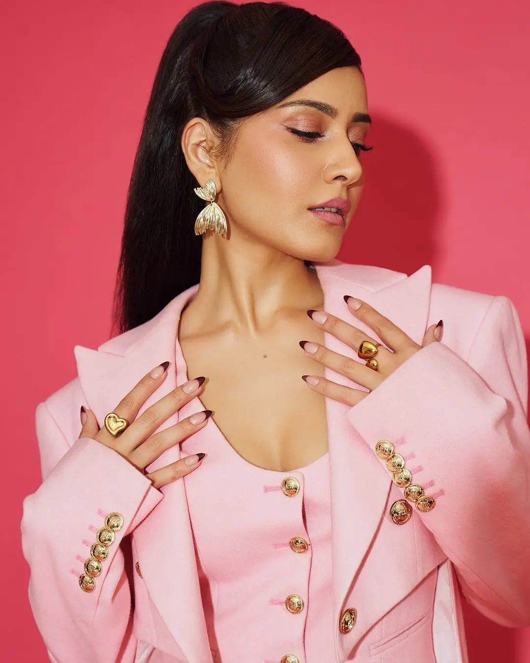 Raashi Khanna Mesmerizing Looks In Pink Coat Pant